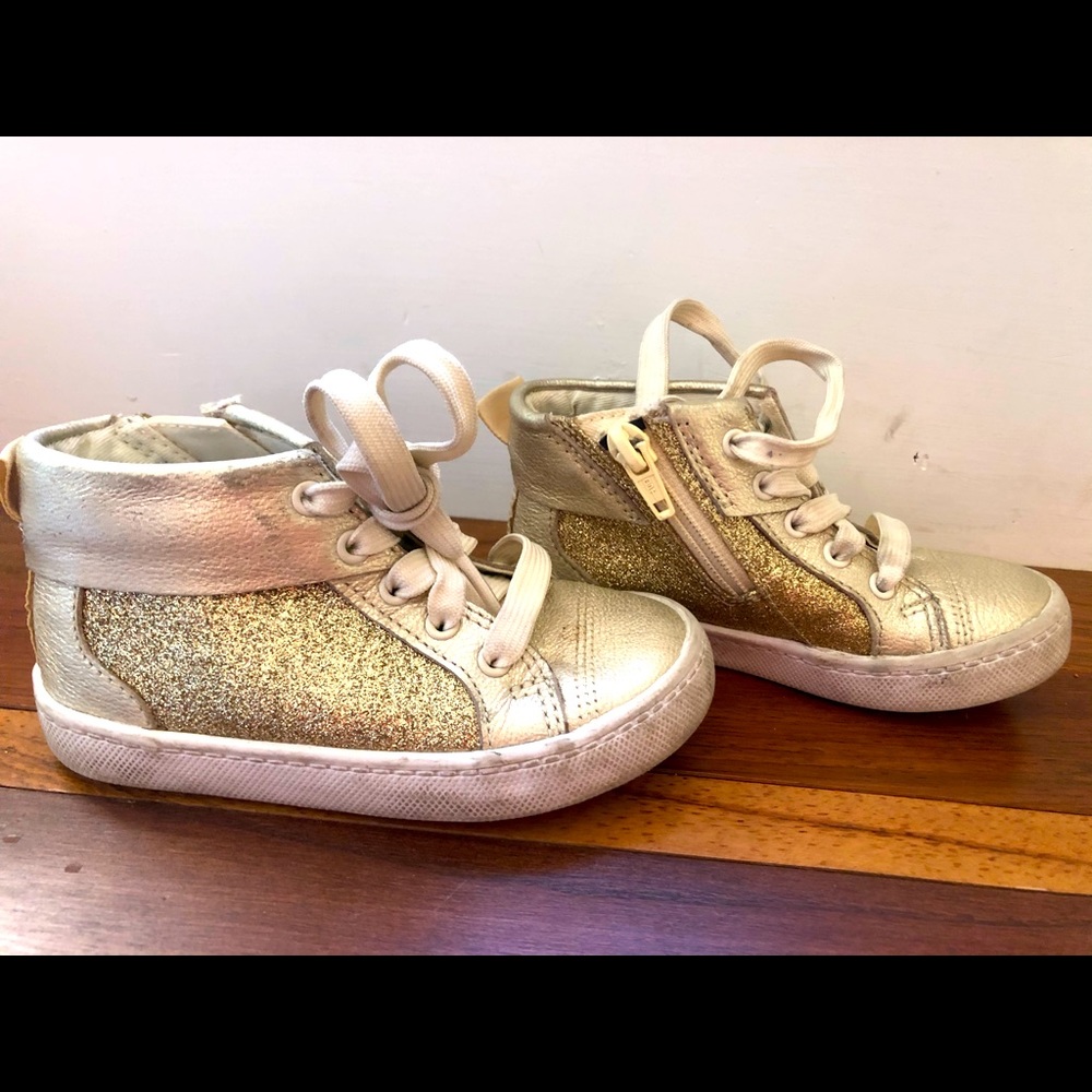 Clarks girl shoes 7.5